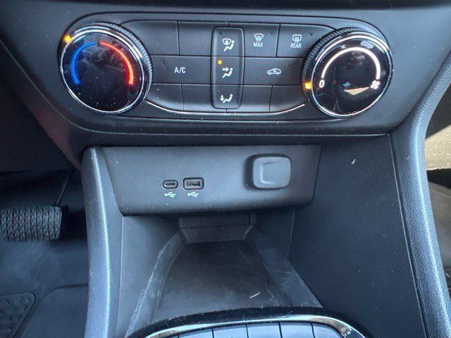 Used 2025 Buick Encore GX Preferred AWD/4WD image 10
