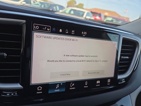 Used 2023 Chrysler Pacifica Touring-L image 12