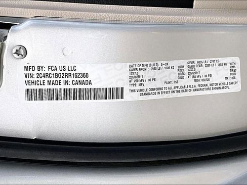 Used 2024 Chrysler Pacifica Touring-L FWD image 36