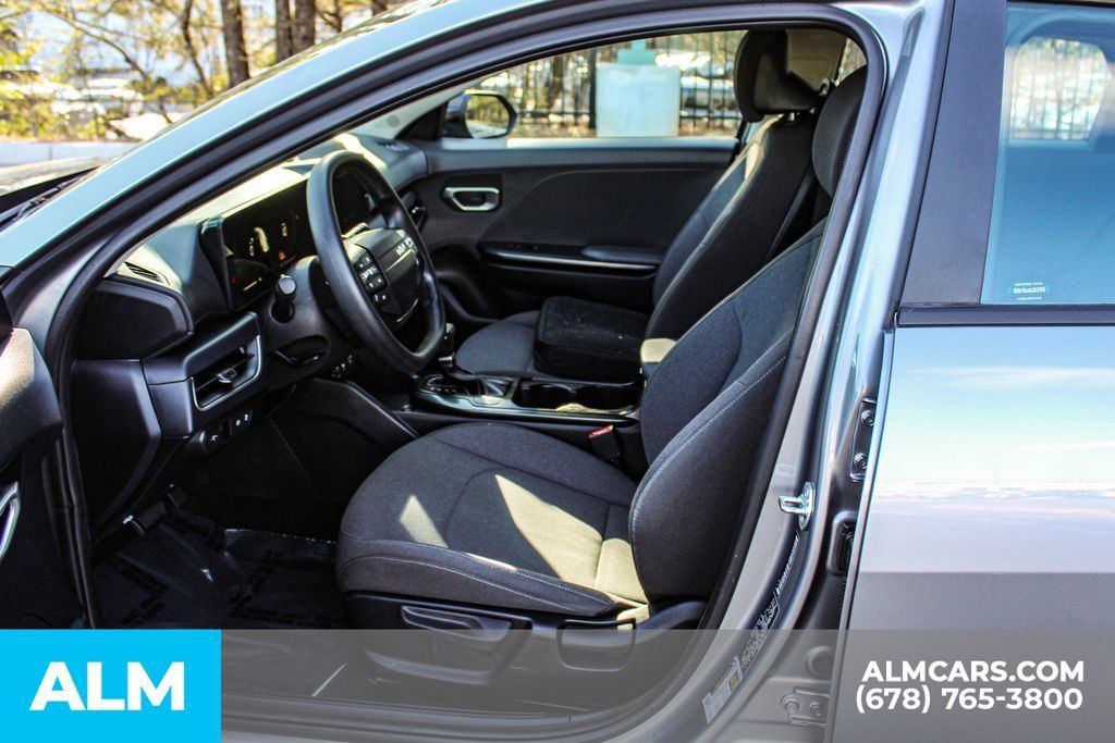 Used 2025 Kia K4 FWD image 16