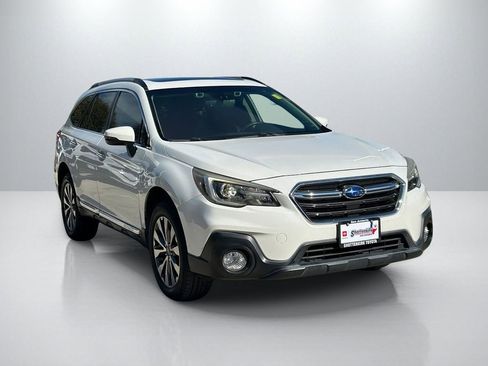 Used 2018 Subaru Outback 3.6R Touring AWD/4WD image 3