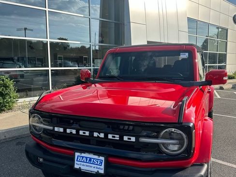 Used 2023 Ford Bronco Outer Banks AWD/4WD image 2
