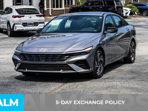 Used 2025 Hyundai Elantra Sport FWD image 4