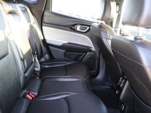 Used 2025 Jeep Compass Limited image 16