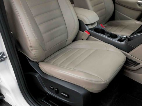 Used 2018 Ford C-MAX SE w/ Equipment Group 202A image 70