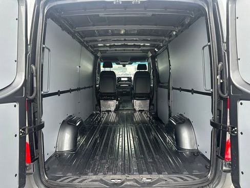 Used 2025 Mercedes-Benz Sprinter 2500 image 33