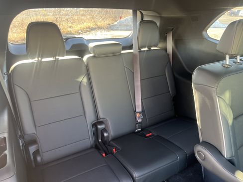 Used 2025 Buick Enclave Preferred image 15