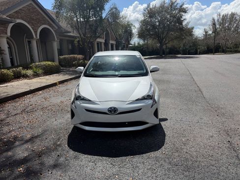 Used 2018 Toyota Prius Four image 6