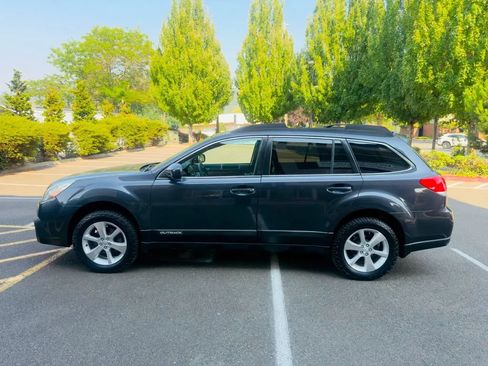 Used 2013 Subaru Outback 2.5i Limited w/ Moonroof Pkg AWD/4WD image 2