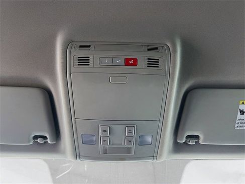 Used 2022 Volkswagen Taos SE image 19