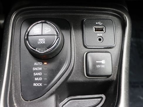 Used 2017 Jeep Compass Trailhawk image 31