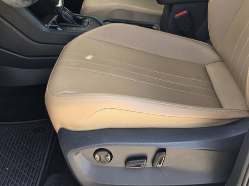 Used 2023 Volkswagen Tiguan SE w/ Panoramic Sunroof Package FWD image 22