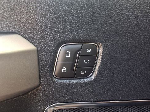 Used 2022 Ford F250 Lariat w/ Black Appearance Package image 13