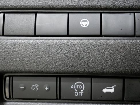 Used 2025 Nissan Rogue SV image 14