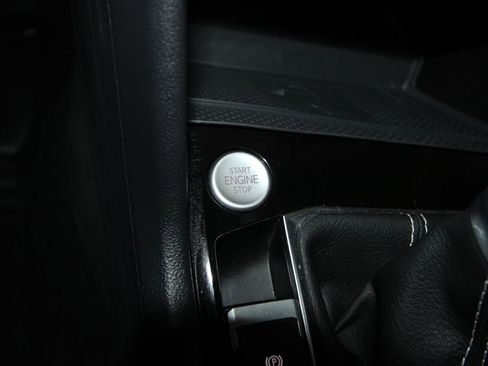 Used 2024 Volkswagen Taos SE image 12