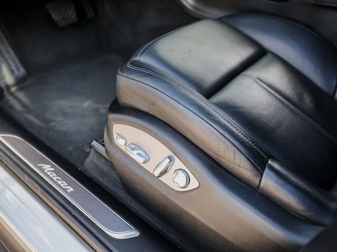 Certified 2019 Porsche Macan image 14