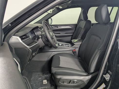 New 2025 Jeep Grand Cherokee Laredo X w/ Luxury Tech Group I image 14