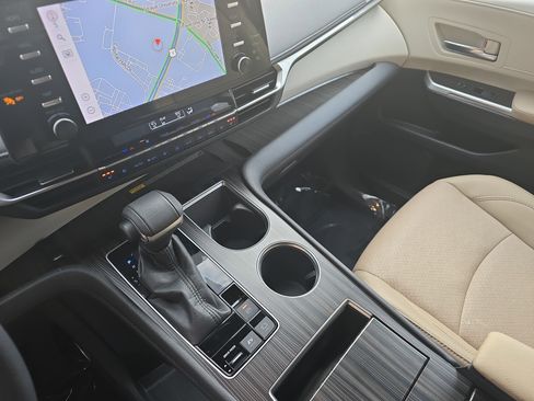 Certified 2021 Toyota Sienna Limited image 26