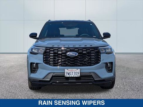Used 2025 Ford Explorer ST-Line w/ Premium Package image 8