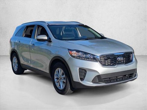Used 2019 Kia Sorento FWD w/ LX Convenience Package image 3