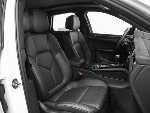 Certified 2025 Porsche Macan S AWD/4WD image 22