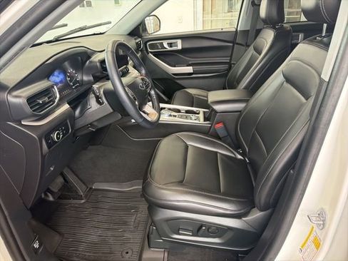 Certified 2023 Ford Explorer XLT w/ Equipment Group 202A AWD/4WD image 18