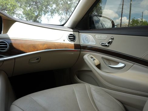 Used 2017 Mercedes-Benz S 550 Sedan image 8