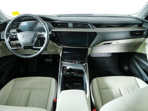 Used 2024 Audi Q8 e-tron Premium Plus AWD/4WD image 21