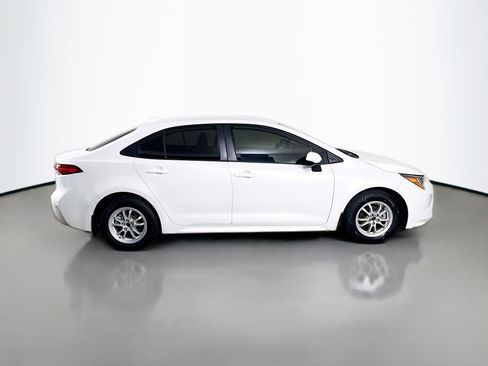 Used 2022 Toyota Corolla LE image 11