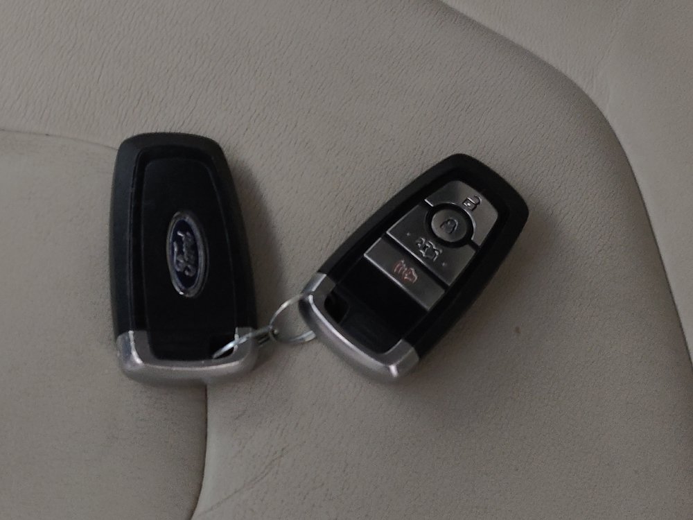 Used 2018 Ford Edge Titanium FWD image 32