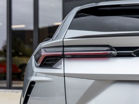 Used 2020 Lamborghini Urus image 12