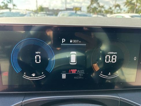 Used 2024 Hyundai Santa Fe SE image 1