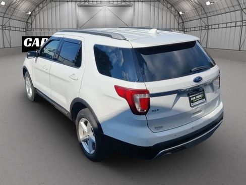 Used 2016 Ford Explorer XLT image 5