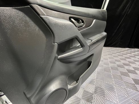 Used 2019 Nissan Rogue S image 16