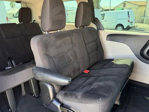 Used 2018 Dodge Grand Caravan SE w/ UConnect Hands-Free Group image 37