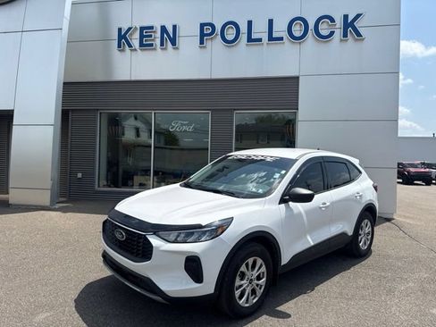Used 2025 Ford Escape Active AWD/4WD image 2