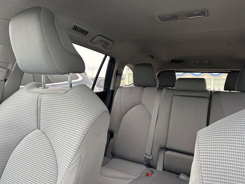 Used 2021 Toyota Highlander LE image 64