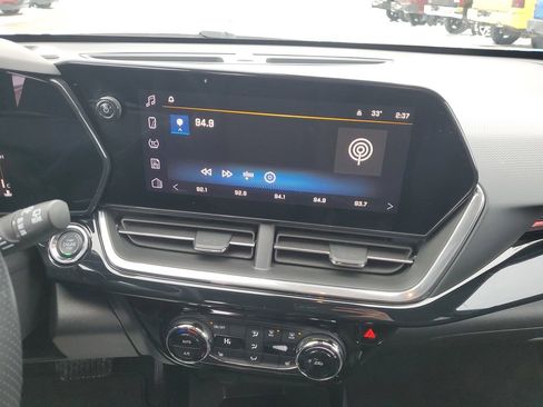 Used 2025 Chevrolet Trax RS w/ Driver Confidence Package image 29