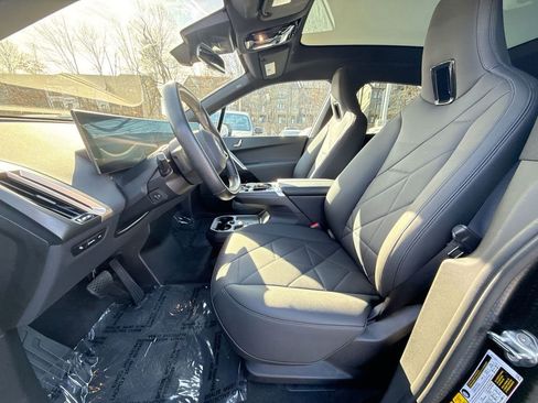 Used 2023 BMW iX xDrive50 w/ Sport Package image 13