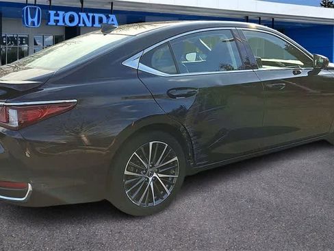 Used 2023 Lexus ES 300h w/ Premium Package image 8