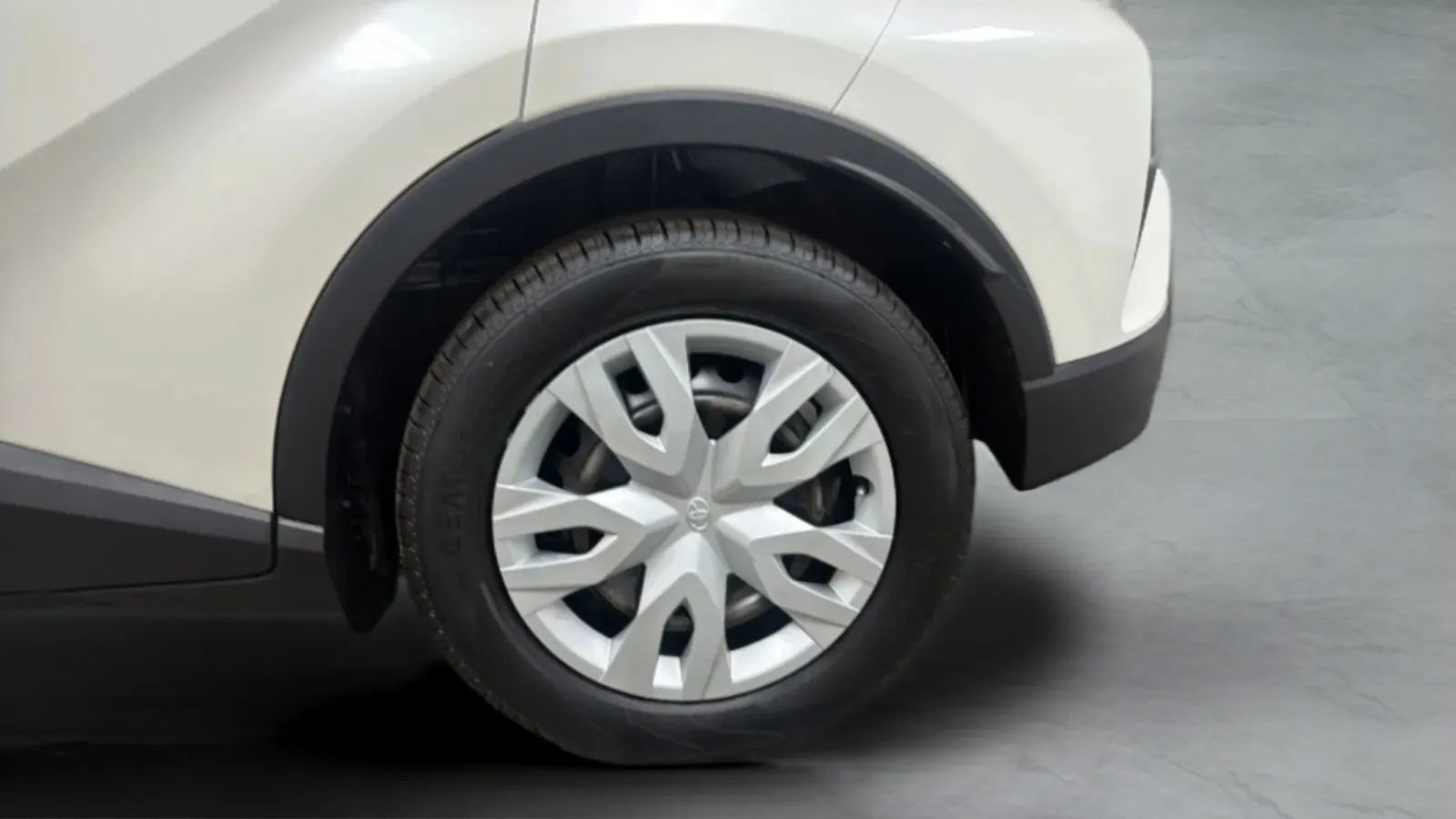Used 2020 Toyota C-HR LE FWD image 26