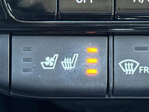 Used 2024 Hyundai Elantra Limited image 22