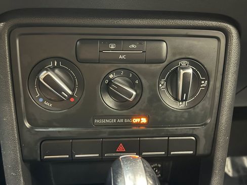 Used 2013 Volkswagen Beetle 2.5 image 27