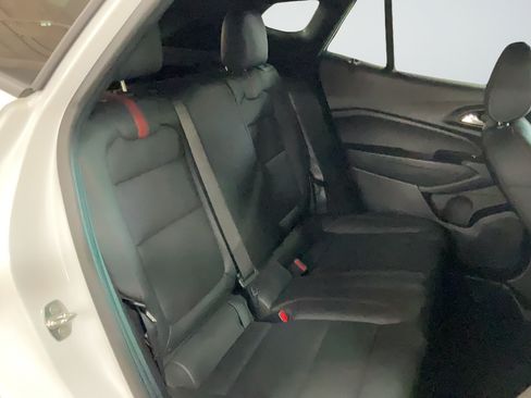 Certified 2024 Chevrolet Trax RS w/ Sunroof Package FWD image 21