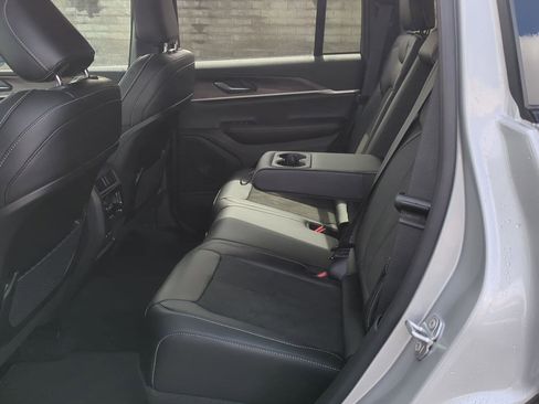 New 2026 Jeep Grand Cherokee Altitude AWD/4WD image 11