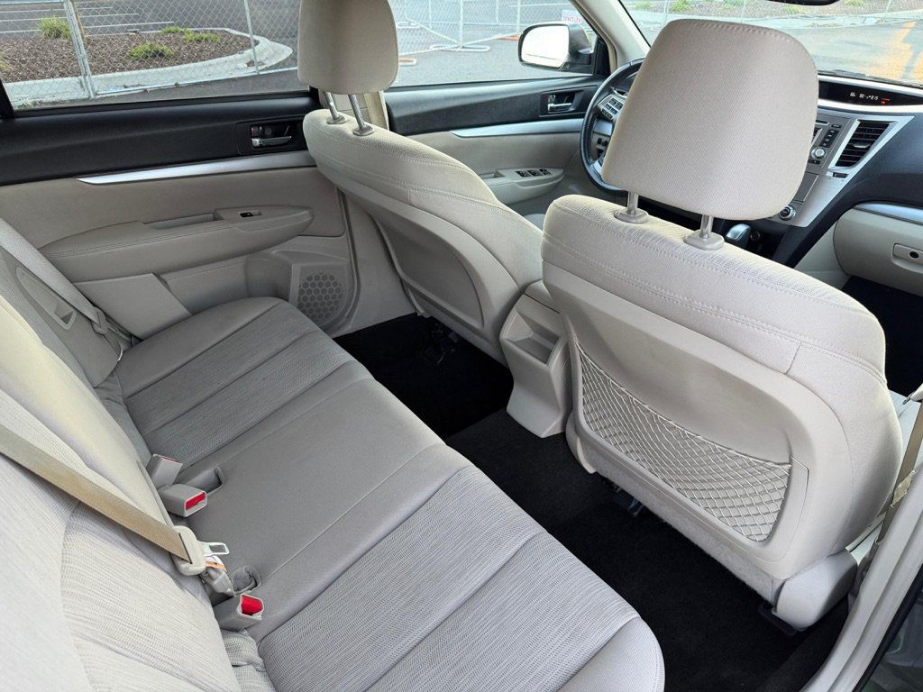 Used 2014 Subaru Outback 2.5i Premium AWD/4WD image 12