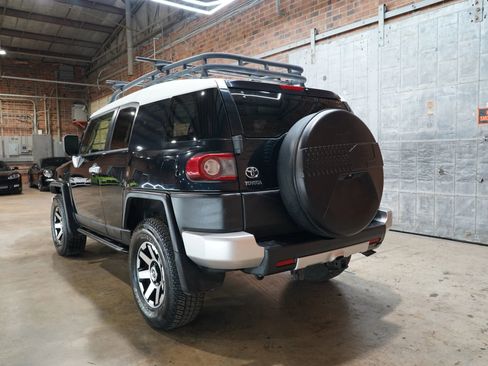 Used 2013 Toyota FJ Cruiser 4WD w/ Convenience Pkg image 12