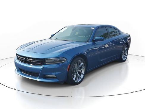 Used 2021 Dodge Charger SXT w/ Plus Group RWD image 2