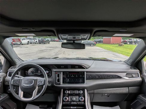 Used 2023 GMC Yukon Denali AWD/4WD image 23