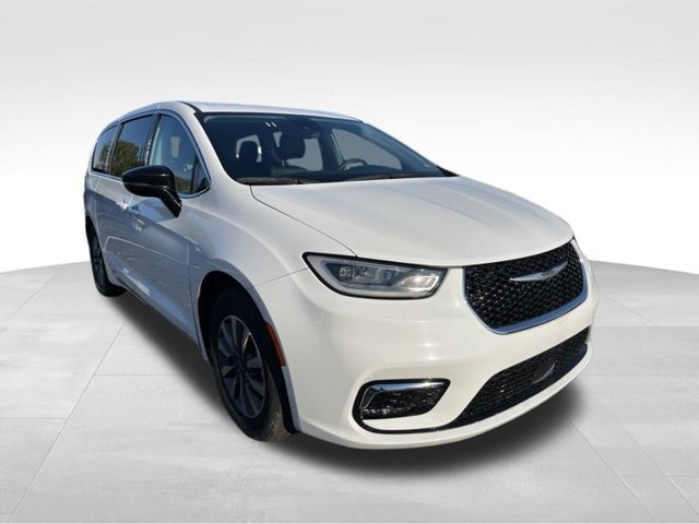 Used 2024 Chrysler Pacifica Limited FWD image 6